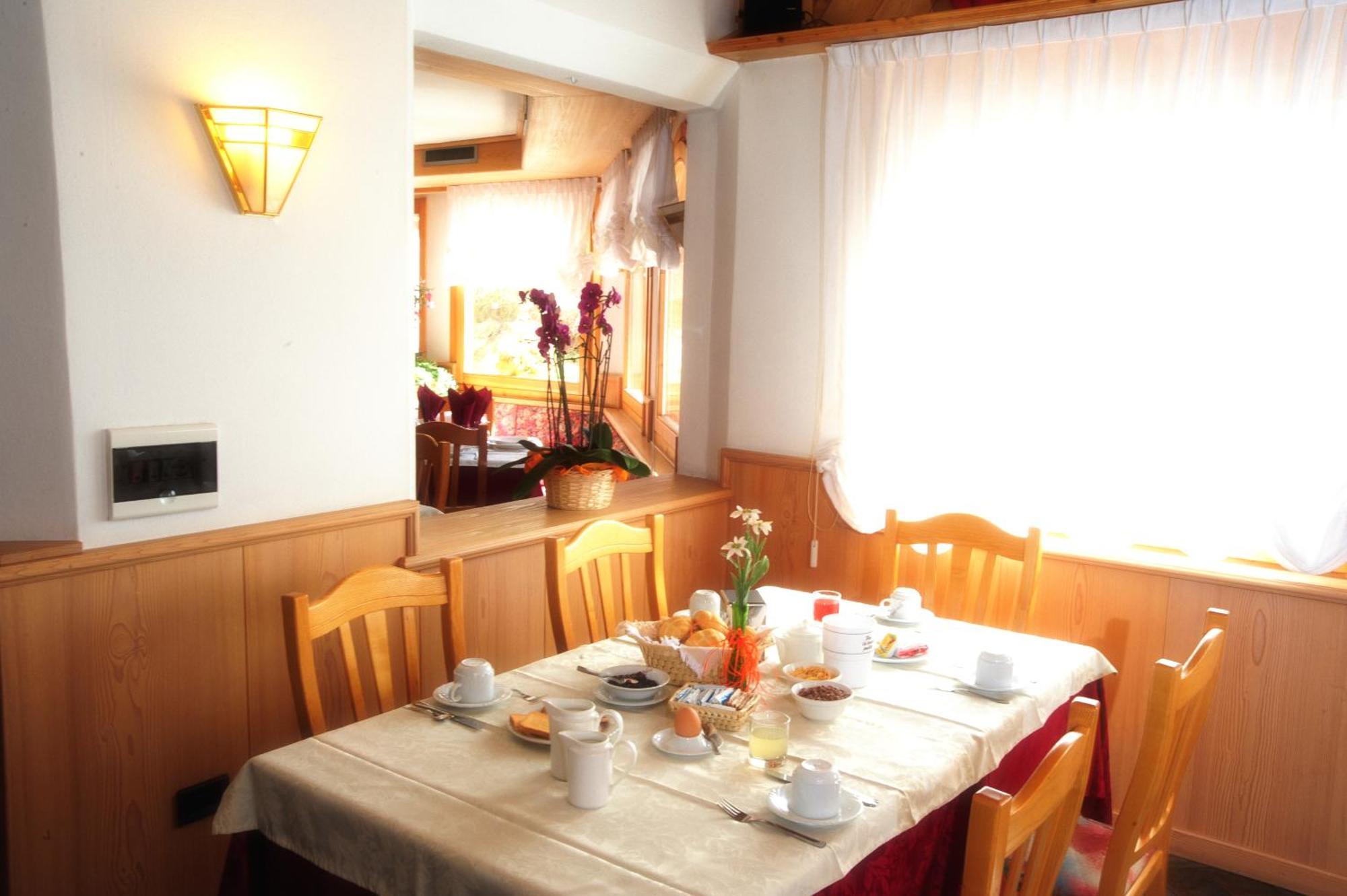 Active Hotel Gran Zebru' Cogolo Bagian luar foto