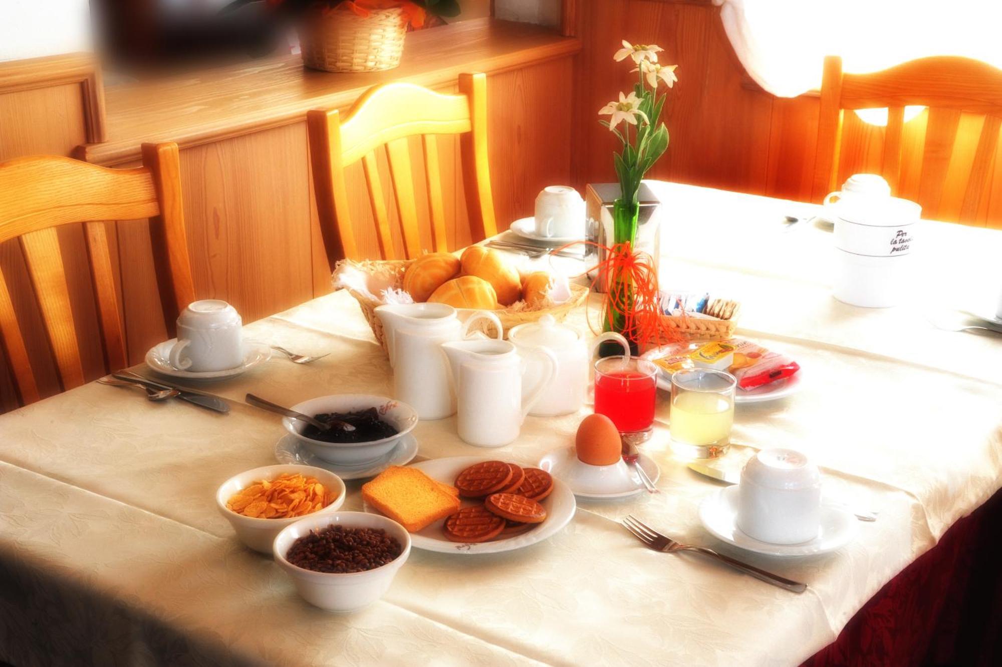 Active Hotel Gran Zebru' Cogolo Bagian luar foto