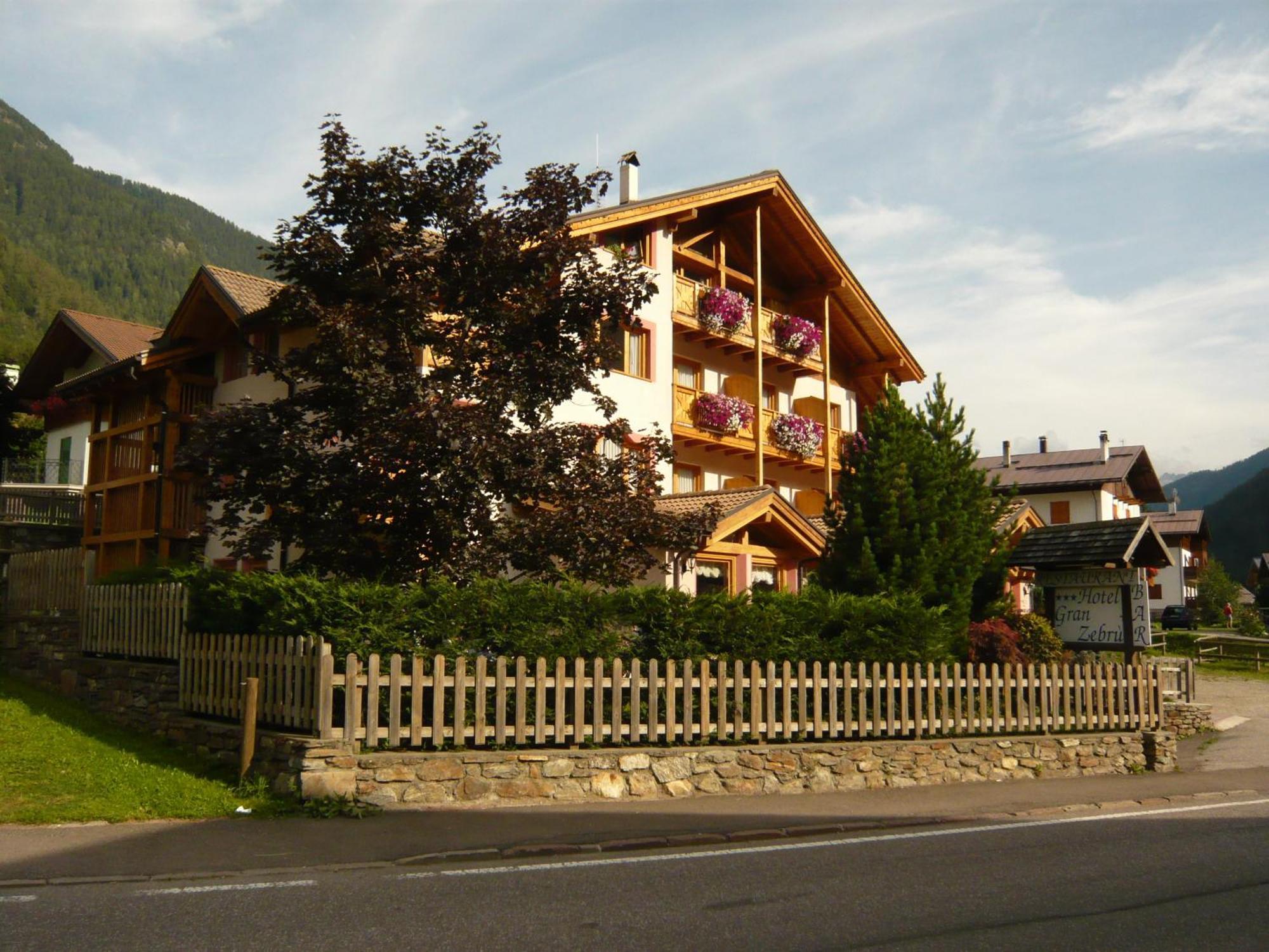Active Hotel Gran Zebru' Cogolo Bagian luar foto