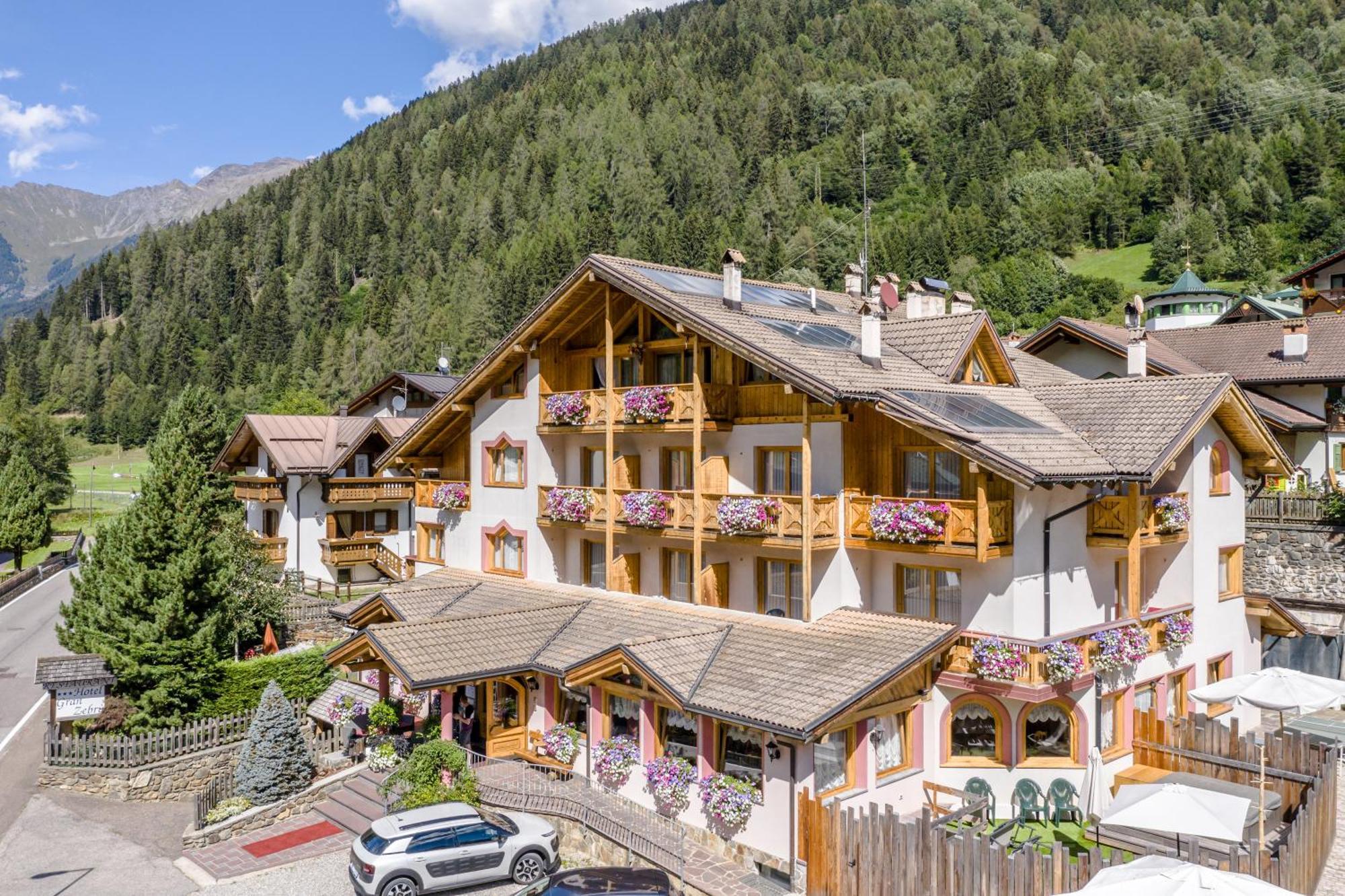 Active Hotel Gran Zebru' Cogolo Bagian luar foto