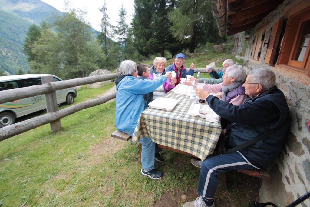 Active Hotel Gran Zebru' Cogolo Bagian luar foto